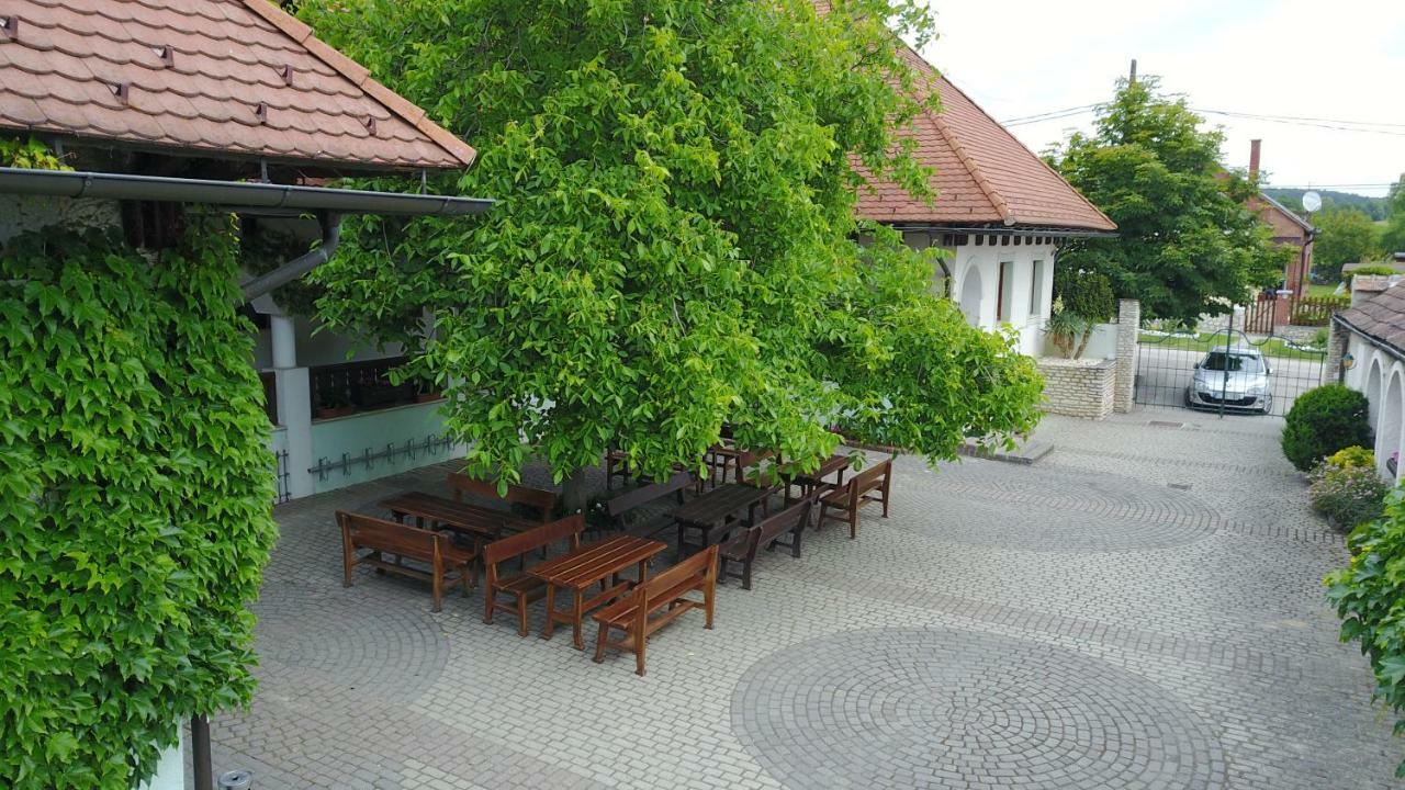 哈西克酒店 Magyarpolány 外观 照片